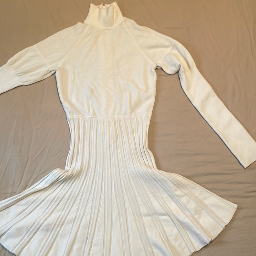 BCBGMaxAzria White Long-Sleeve Turtleneck Pleated Dress